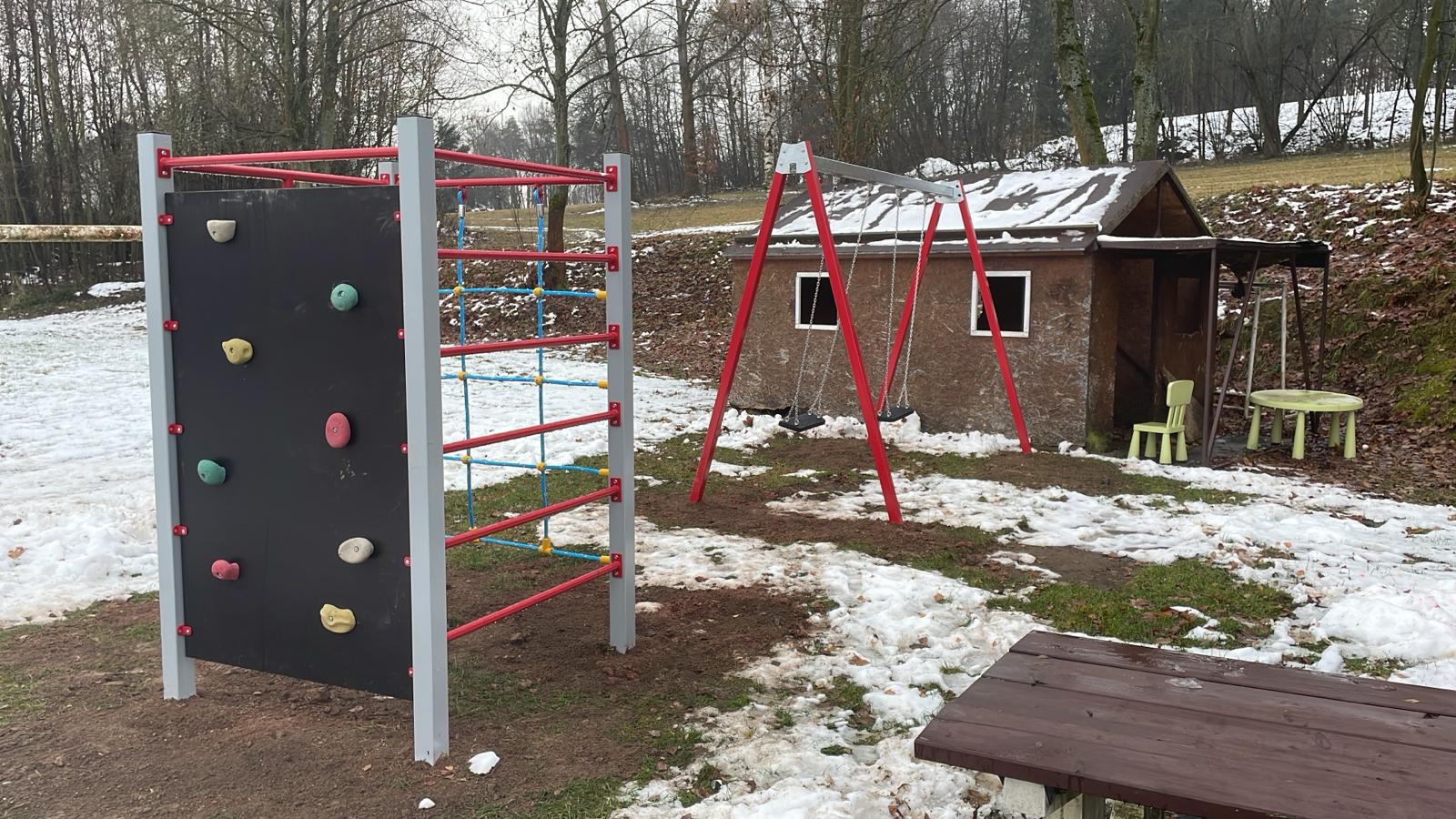 Náhledový obrázek článku: Nové herní prvky na dětském hřišti v Dalovech