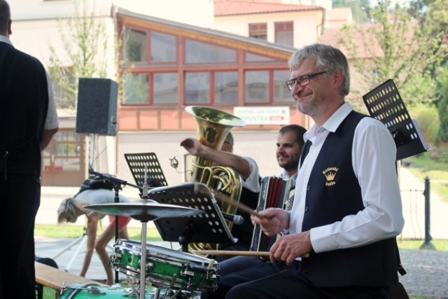 Obrázek 4 z 11 z alba Promenádní koncert Královské hudby Obrázek 4 z 11 z alba Promenádní koncert Královské hudby