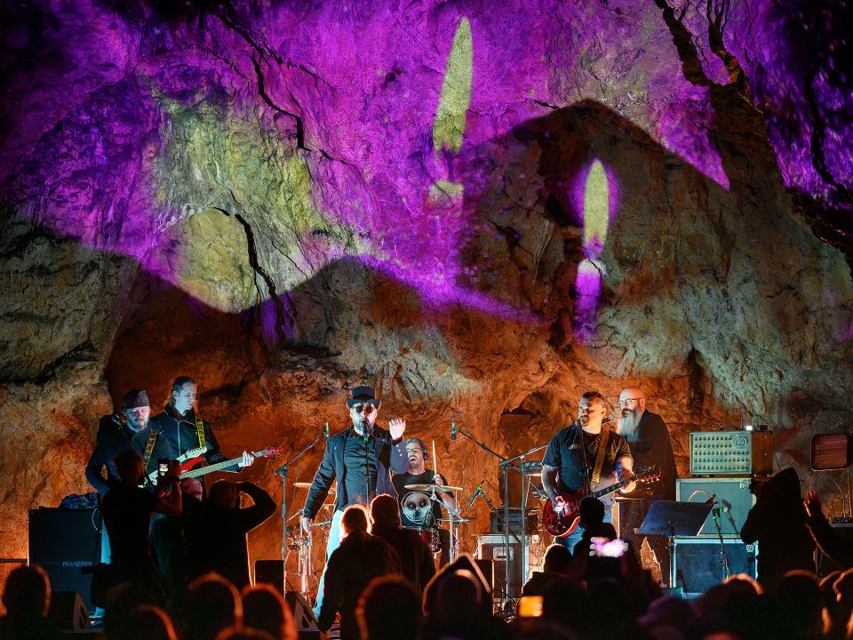 Obrázek 10 z 18 z alba Rocková show v jeskyni Výpustek Obrázek 10 z 18 z alba Rocková show v jeskyni Výpustek