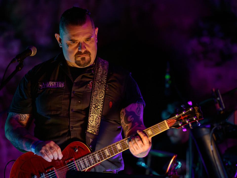 Obrázek 11 z 18 z alba Rocková show v jeskyni Výpustek Obrázek 11 z 18 z alba Rocková show v jeskyni Výpustek