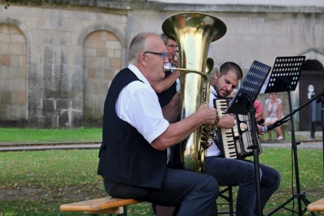 Obrázek 3 z 11 z alba Promenádní koncert Královské hudby Obrázek 3 z 11 z alba Promenádní koncert Královské hudby