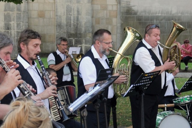 Obrázek 2 z 11 z alba Promenádní koncert Královské hudby Obrázek 2 z 11 z alba Promenádní koncert Královské hudby