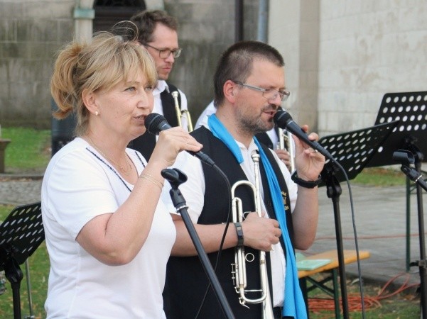 Obrázek 8 z 11 z alba Promenádní koncert Královské hudby Obrázek 8 z 11 z alba Promenádní koncert Královské hudby