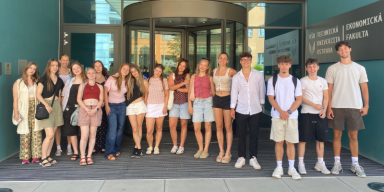 Studenti 3.A objevovali svět financí